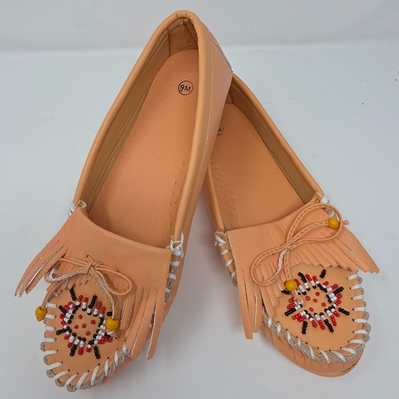 The Unbranded Brand Shoes - Designer Moccasin Loafer Shoes Womens 9M Apricot Leather Beaded Low Top Slip On